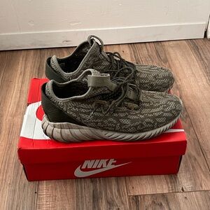 Nike Men's Olive Green Sneakers